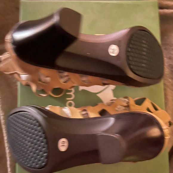 Tastemaker NWT Beige Heeled Sandals Size 8.5 - Picture 4 of 12